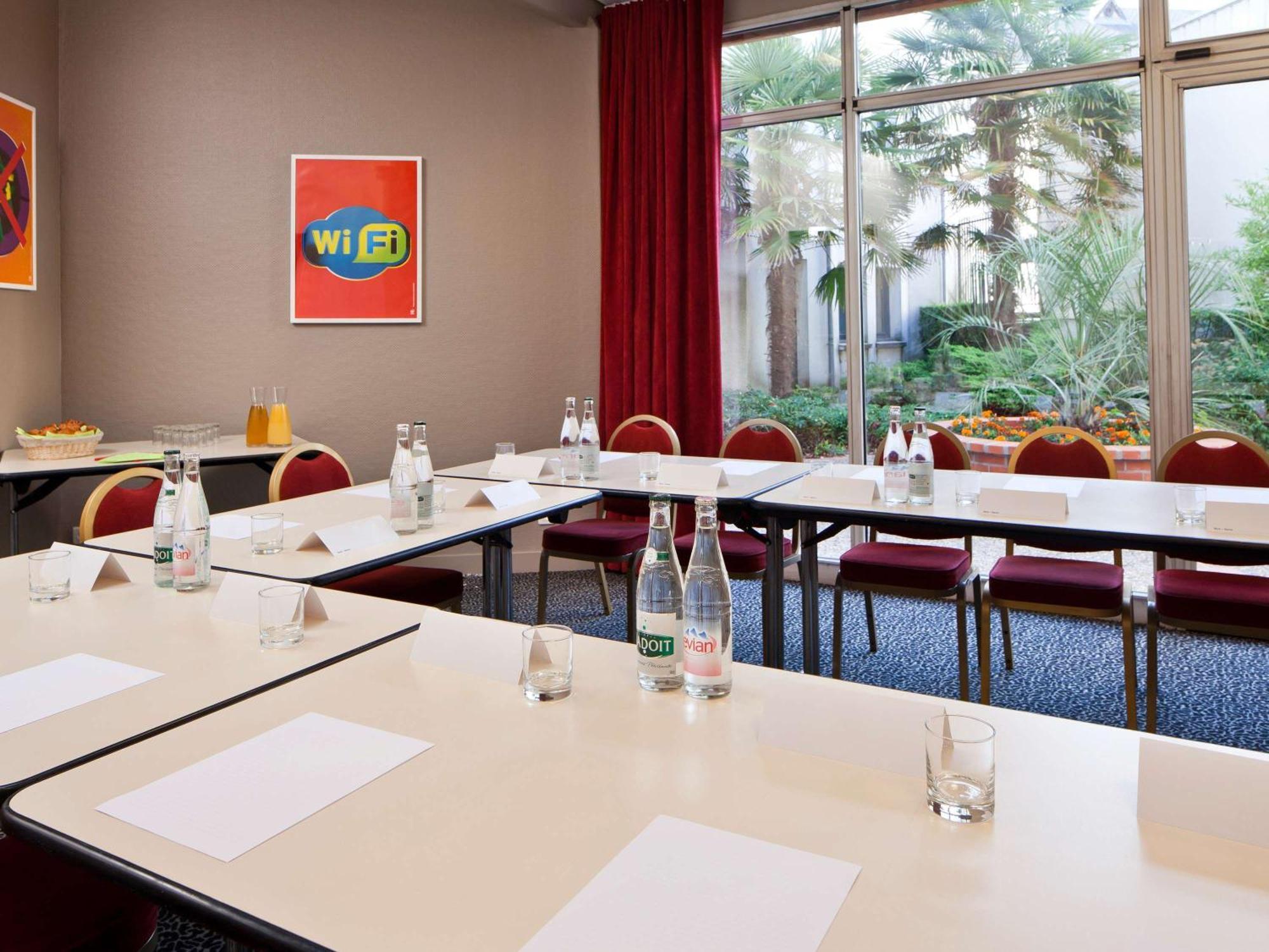 Готель Ibis Styles Blois Centre Gare Екстер'єр фото