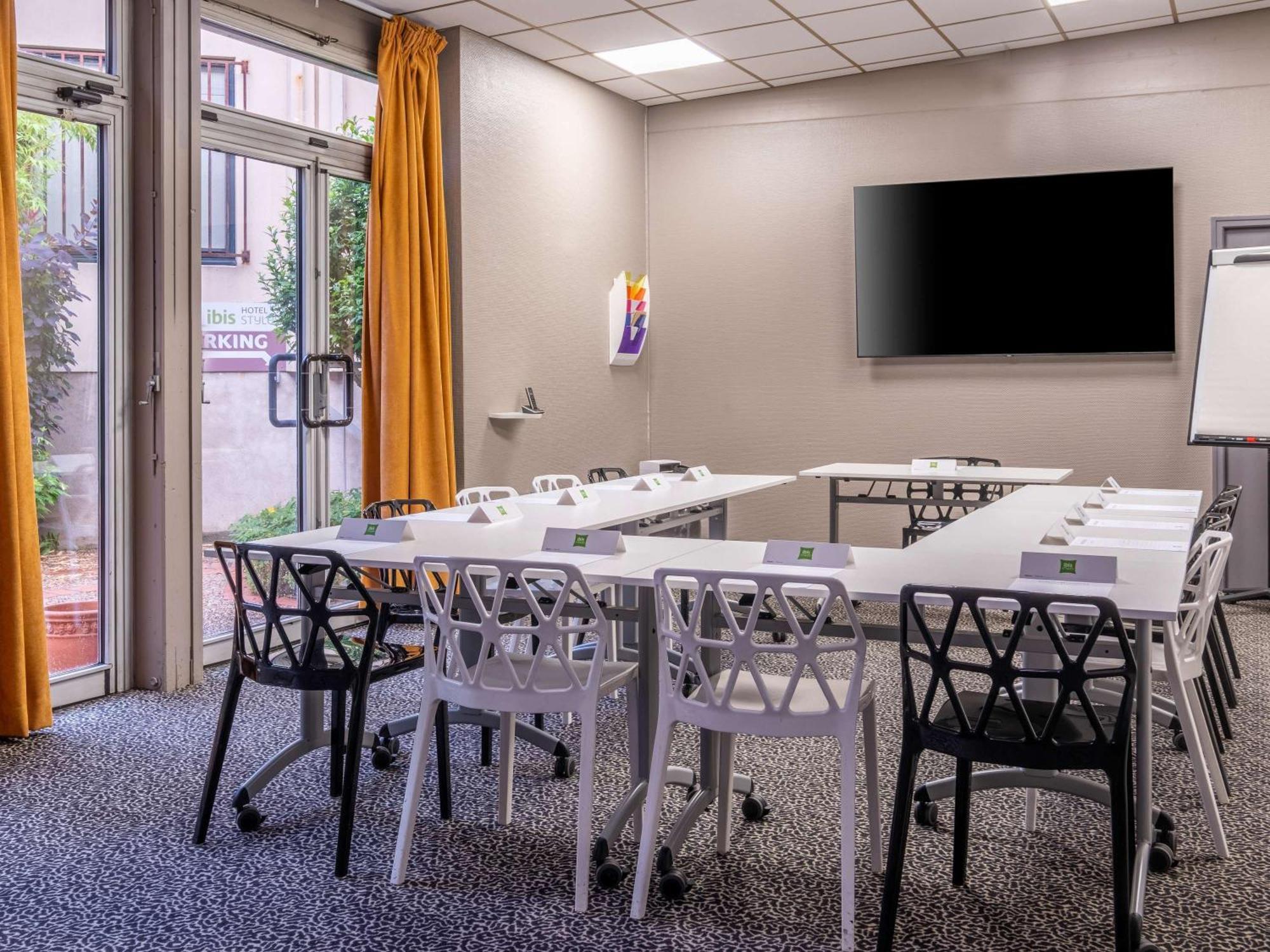 Готель Ibis Styles Blois Centre Gare Екстер'єр фото