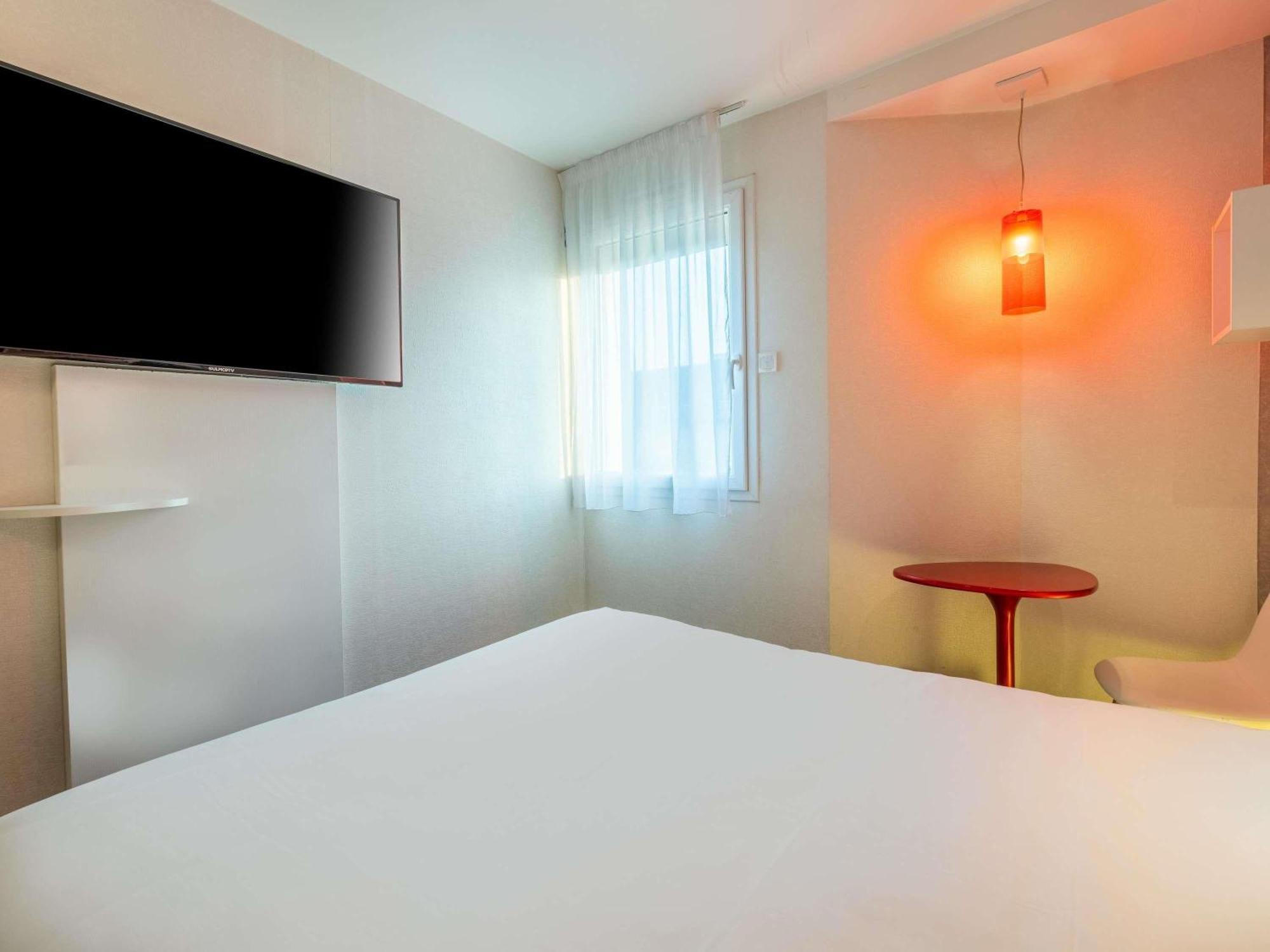 Готель Ibis Styles Blois Centre Gare Екстер'єр фото